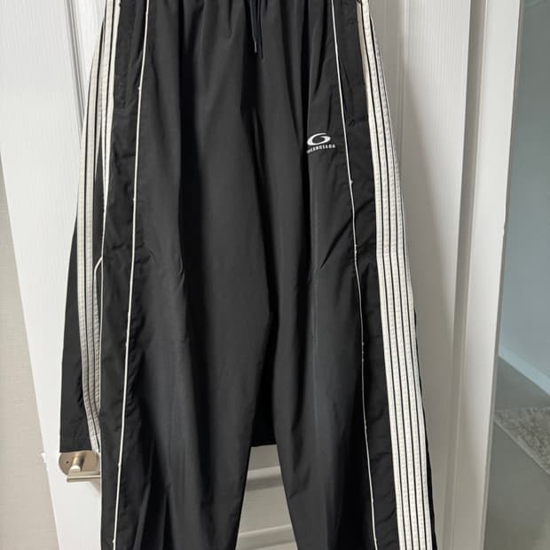 발렌시아가 스포츠웨어 바람막이 팬츠