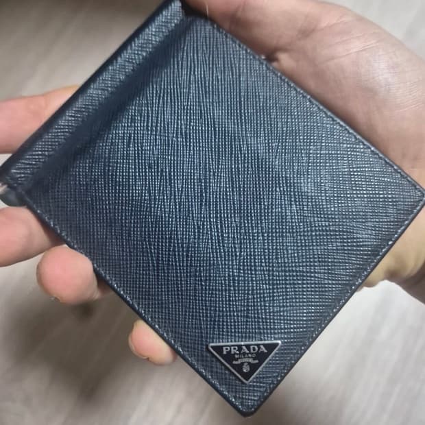 프라다사피아노지갑 머니클립 블랙 새상품급