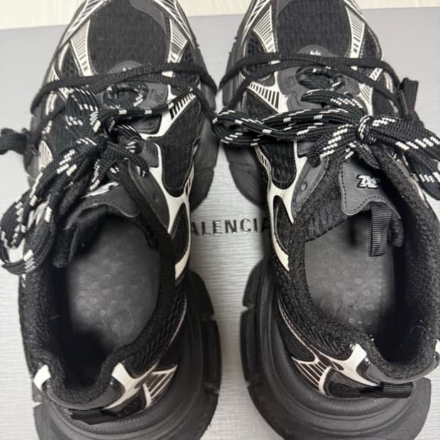 발렌시아가 3xl 44 블랙 화이트