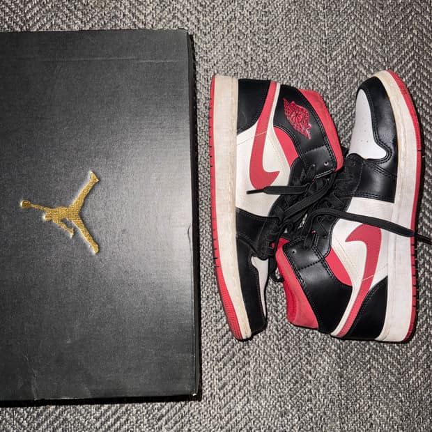 나이키 에어 조던1 미드 짐레드 255