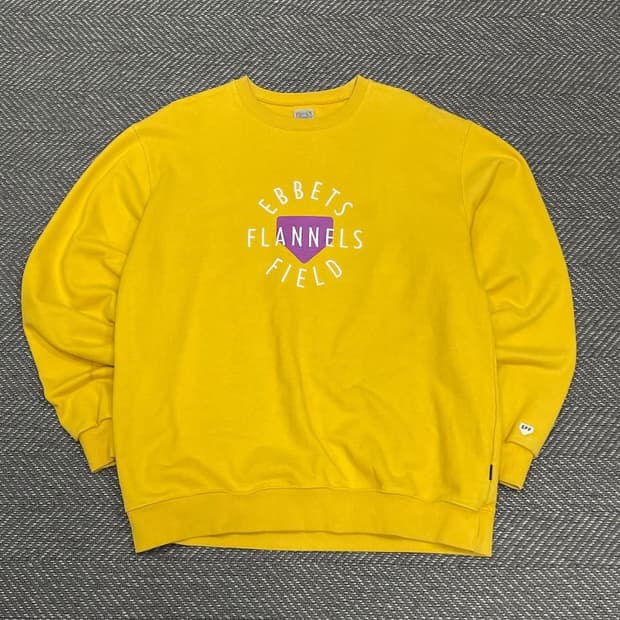 이벳필드 자수 로고 맨투맨 v0228