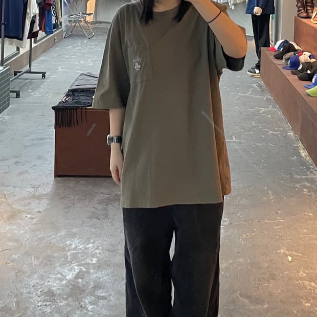 스투시 포켓로고 카키 반팔 H1241