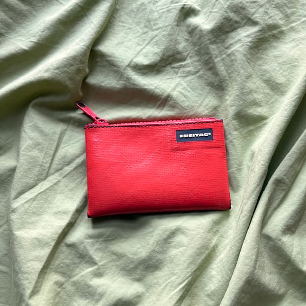 프라이탁 블레어 레드 지갑