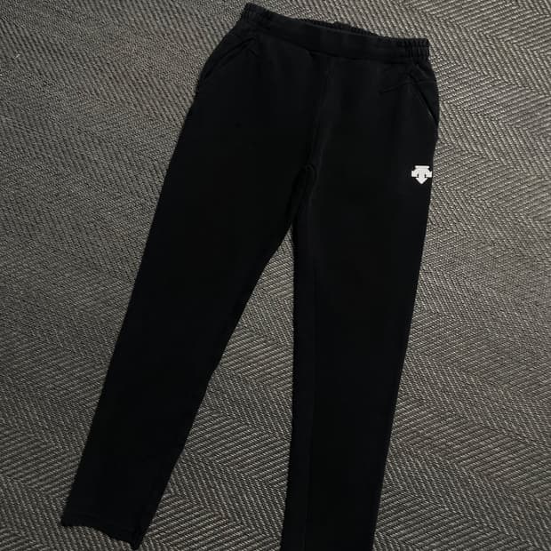 데상트 트레이닝 스웨트 팬츠 블랙 y 5315