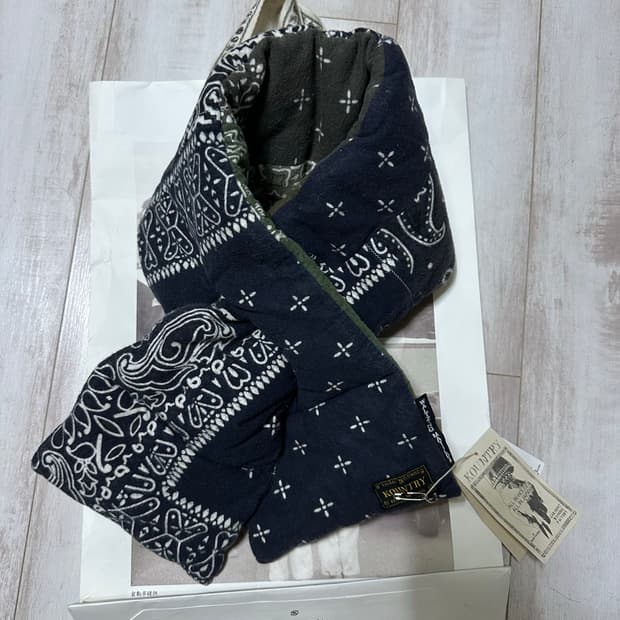 캐피탈 플란넬 반다나 패턴 리버시블 케사 머플러 블랙 카키