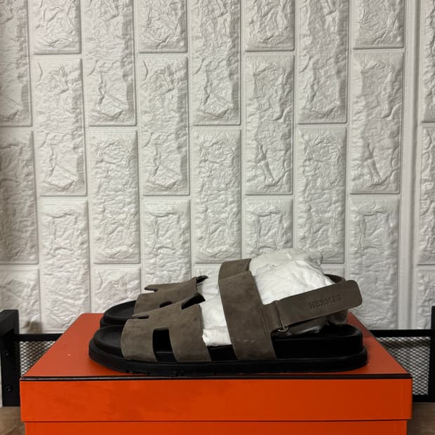 [41] 에르메스 지니어스 스웨이드 샌들