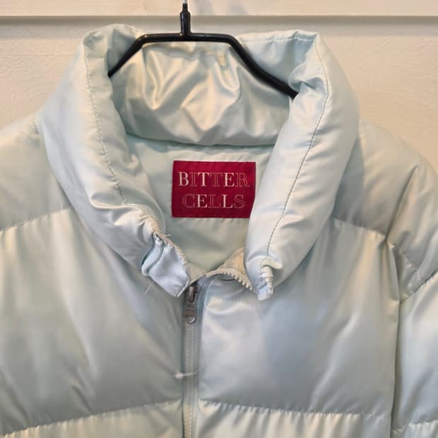 비터셀즈  그로시 크롭 푸퍼자켓  라이트블루패딩 점퍼