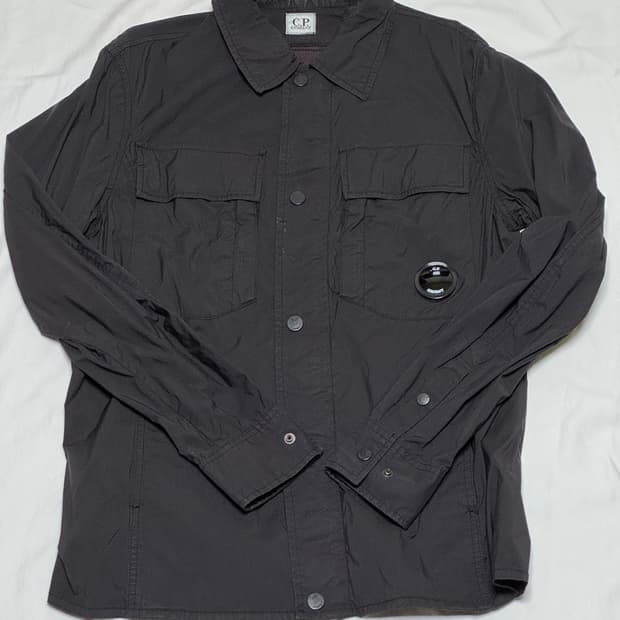 C.P. 컴퍼니(C.P. Company) 가먼트 다잉 유틸리티 오버셔츠