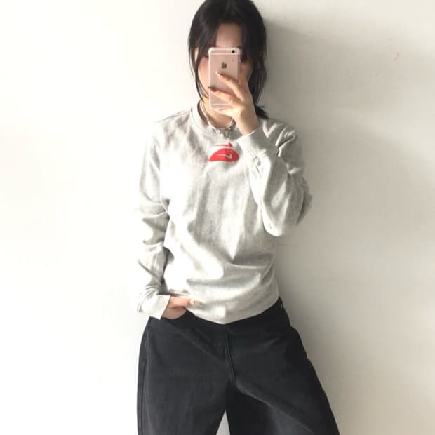 나이키 자수로고 맨투맨