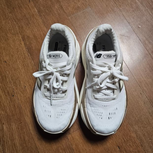 뉴발란스 프레시폼 모어 230