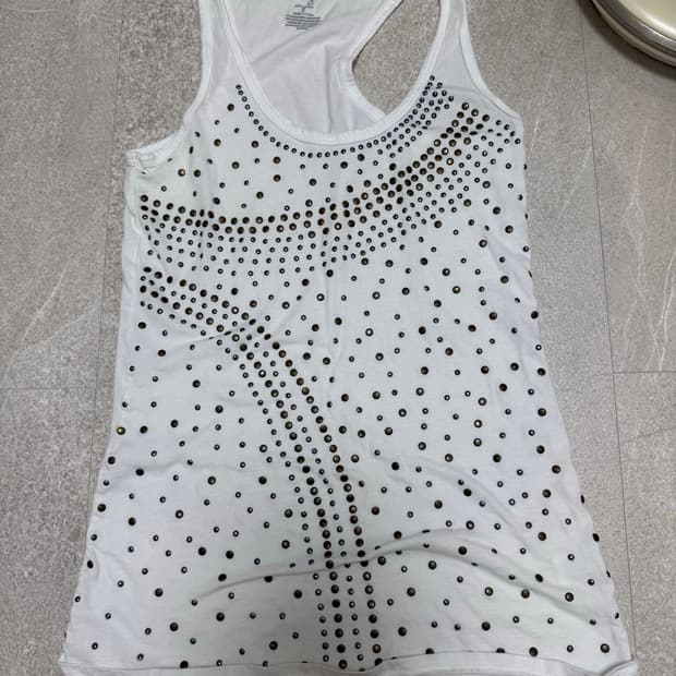 woman vintage sleeveless 