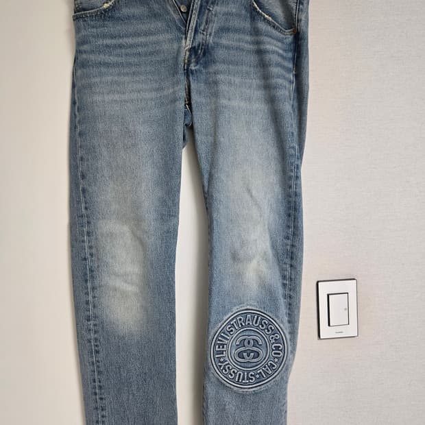 스투시 x 리바이스 엠보스드 501 진 인디고 30사이즈팝니다