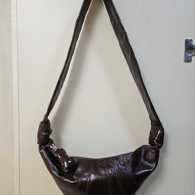 르메르 스몰 크루아상백 코티드 코튼 초콜릿 퐁당