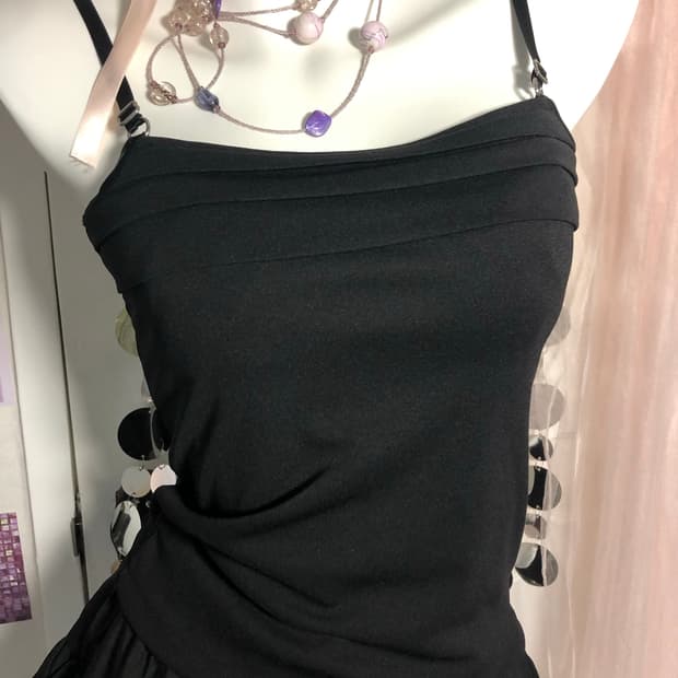 Black tuck sleeveless 