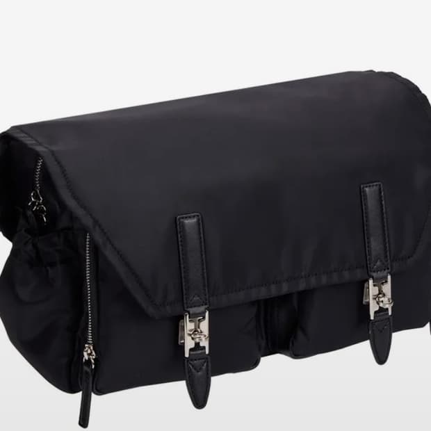 분크 헤이 더블 포켓 숄더 미듐