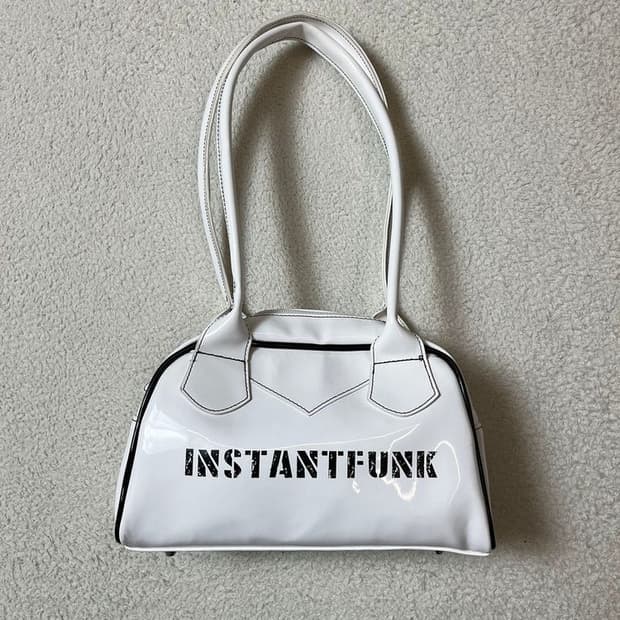 인스턴트펑크 23ALL 에나멜 숄더백 A1768