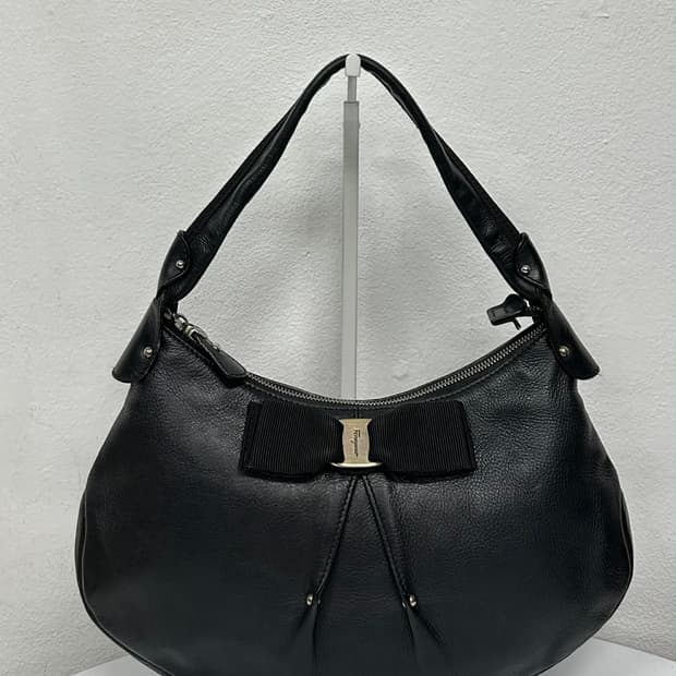 살바토레 페라가모 바라 리본 가죽 숄더 & 토트백