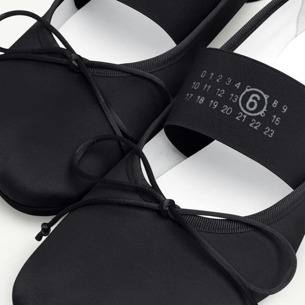 MM6 마르지엘라 아나토믹 발레리나 플랫 슈즈 블랙 사틴 37사이즈