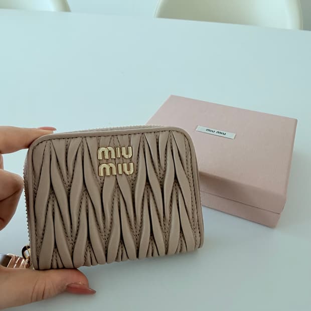 미우미우 카드지갑 새상품