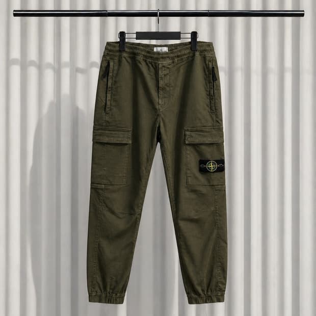 (38) 스톤아일랜드 레귤러 테이퍼드 가먼트다이 카고팬츠
