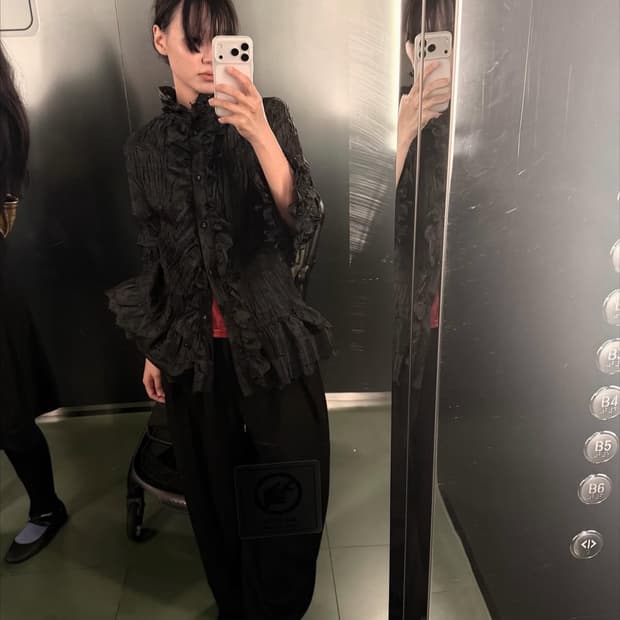 Eonts 펀칭 블라우스 블랙