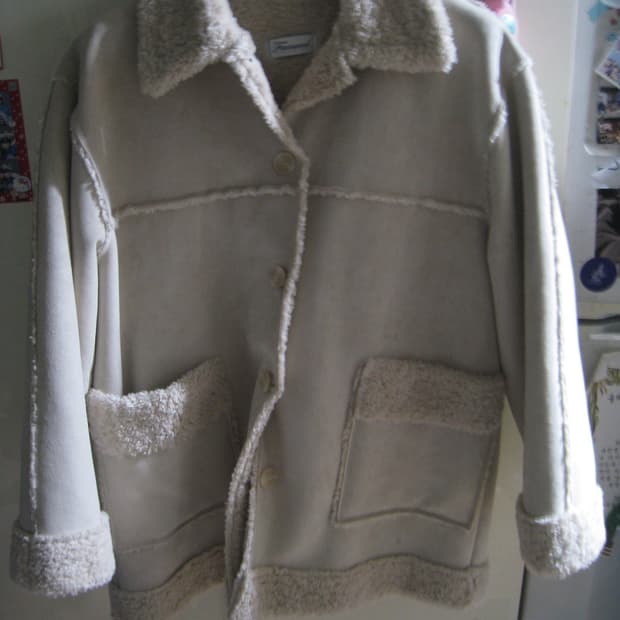 애프터먼데이 화이트 롱무스탕