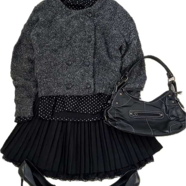 와이즈걸 코디셋 (더플 니트 + 도트 폴라티 + 플리츠 스커트)