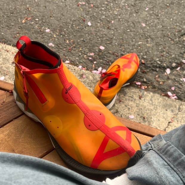 아식스 x 비비안웨스트우드