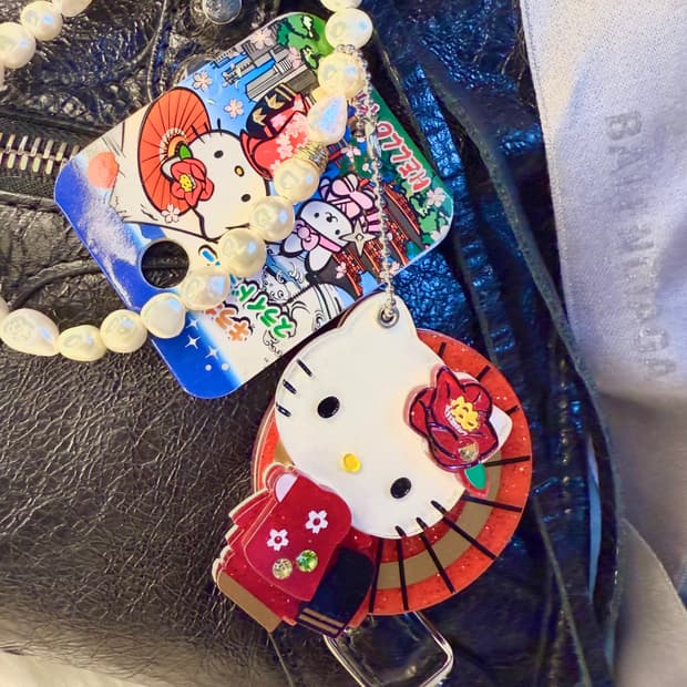[새상품]2012 고전 헬로키티 기모노 글리터 슬라이드 거울 키링 백참