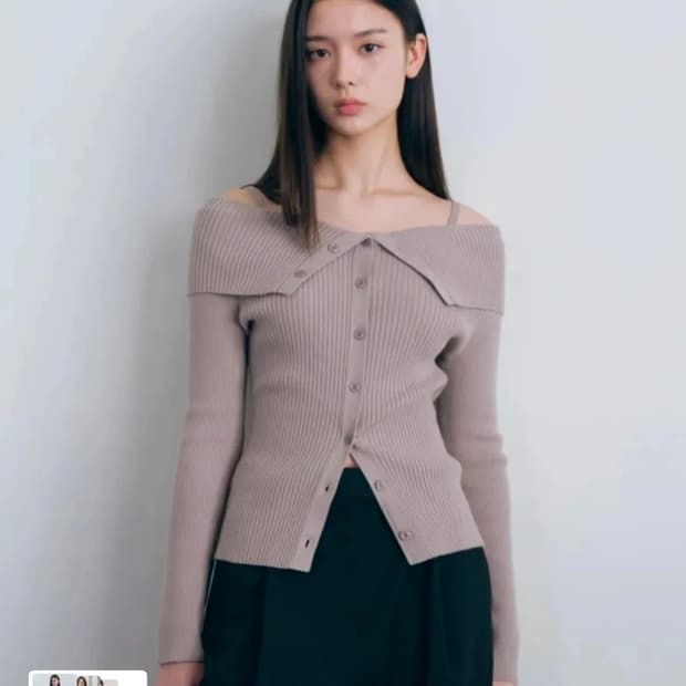 무신사 스탠다드 우먼즈 리브드 턴 다운 오프 숄더 가디건 [웜 그레이] 