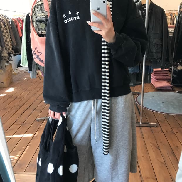 IAB 블랙 맨투맨