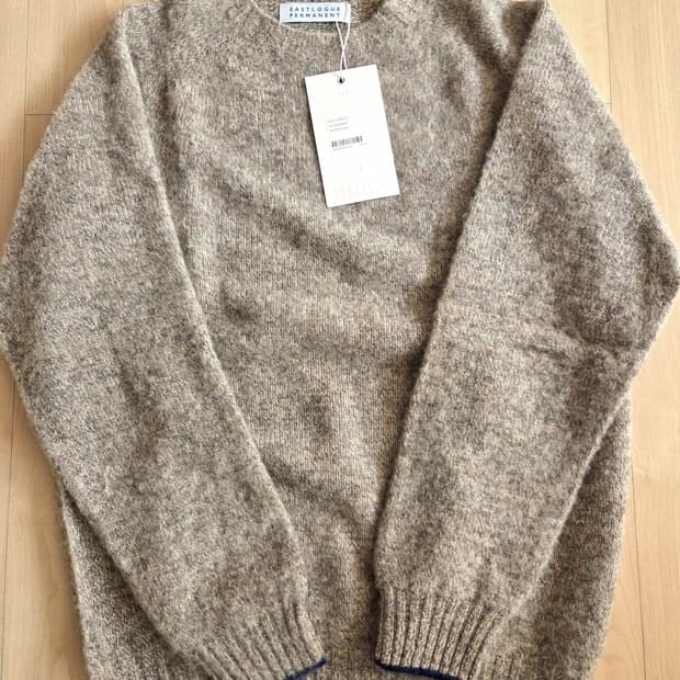 이스트로그퍼머넌트 × 할리오브스코틀랜드 쉐기독 크루넥 스웨터