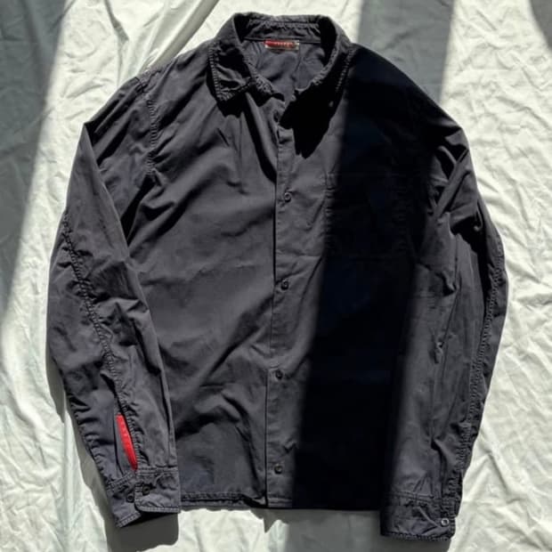 구해요!! 프라다 스포츠 셔츠 