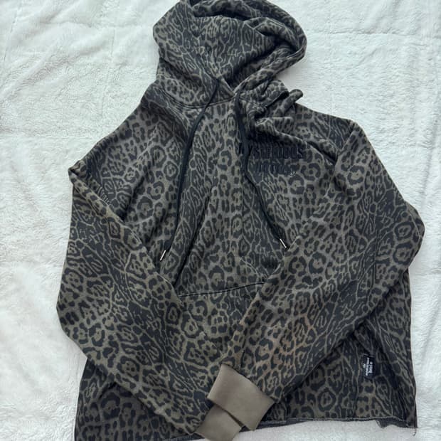 더미스테리어스호텔 레오파드 후드티