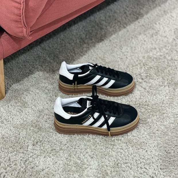 아디다스 x 아트모스 가젤 볼드 코어 블랙 코어 화이트 레더 230