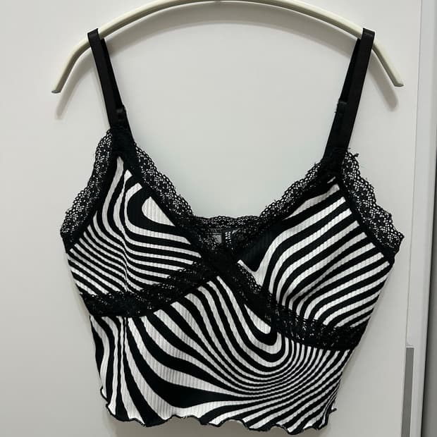 H&M 크롭 레이스 나시 지브라