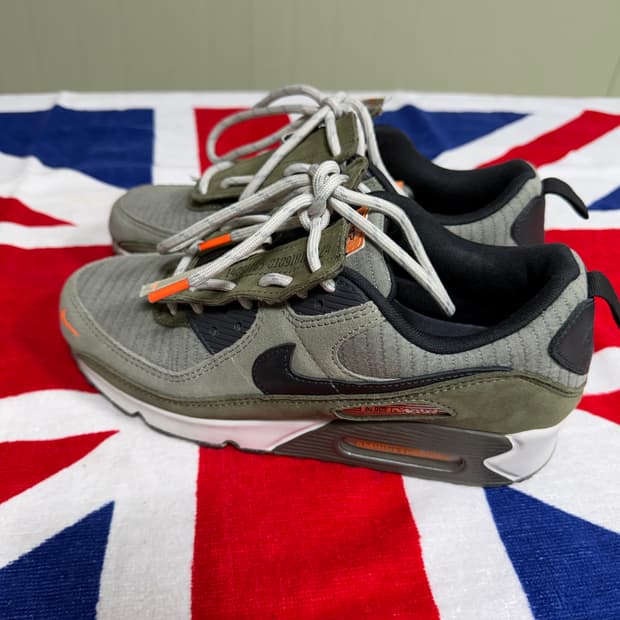 [255]나이키 에어맥스 90 SE 서플러스