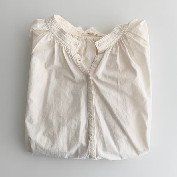 Nothing written 낫띵리튼 케이크 셔링 블라우스