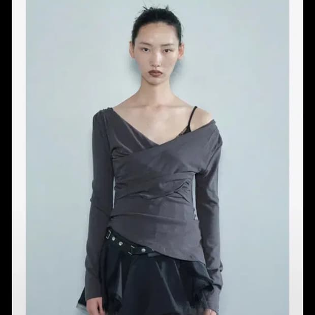 세릭 CERRIC DRAPE CROSS TOP