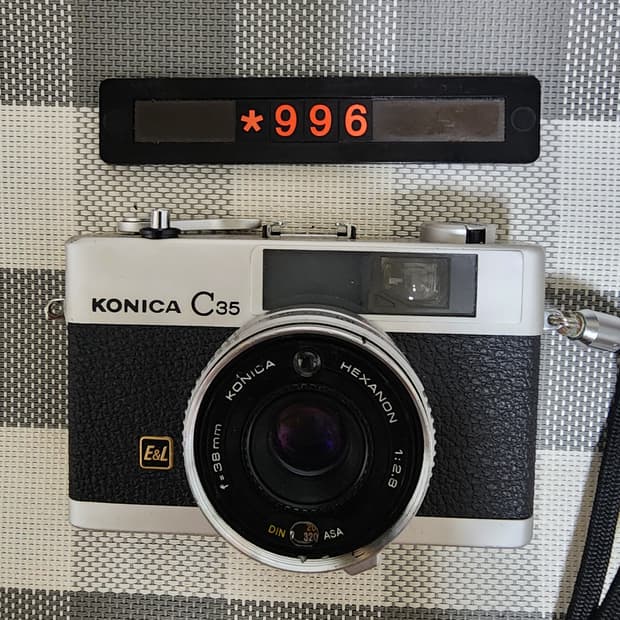 코니카 C 35 E&L 필름카메라 실버바디