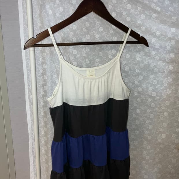 💌 Vintage ruffle sleeveless.
