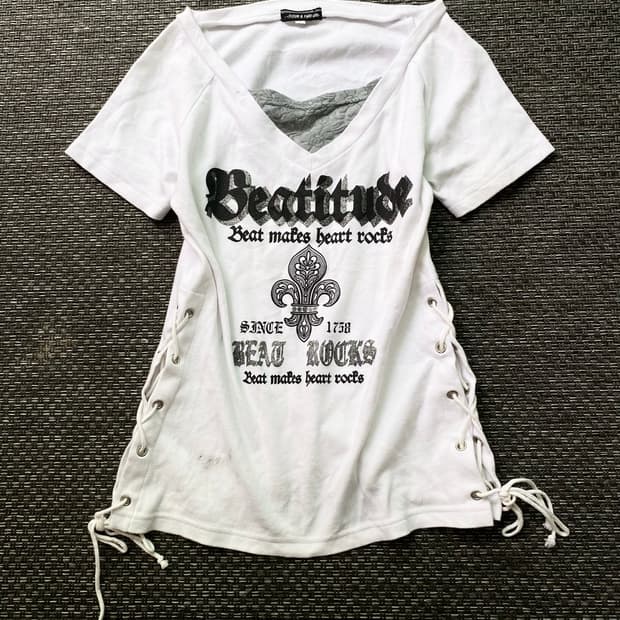 Y2K Lace-Up Detail Cross Print Slim Tee