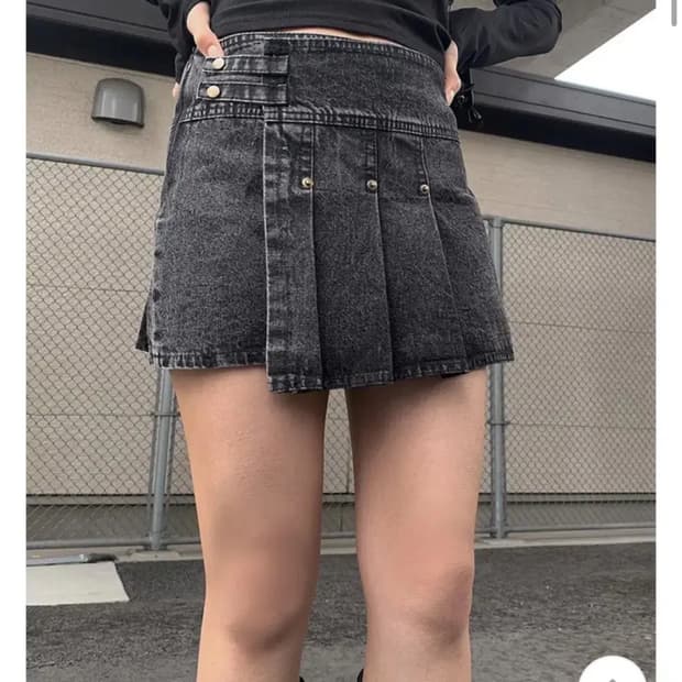애니원모어 데조 흑청 데님 플리츠 스커트 L
