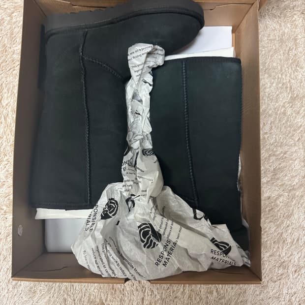 새제품 Ugg 롱부츠 5사이즈 블랙