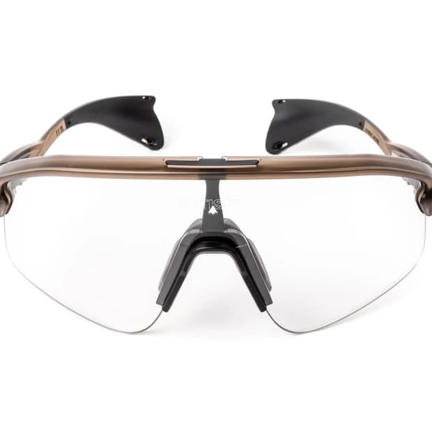 오클리 x 새티스파이 스턴트 데빌 브라운