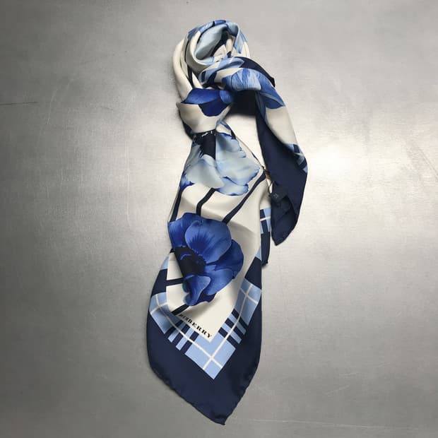 버버리 플라워 실크 스카프