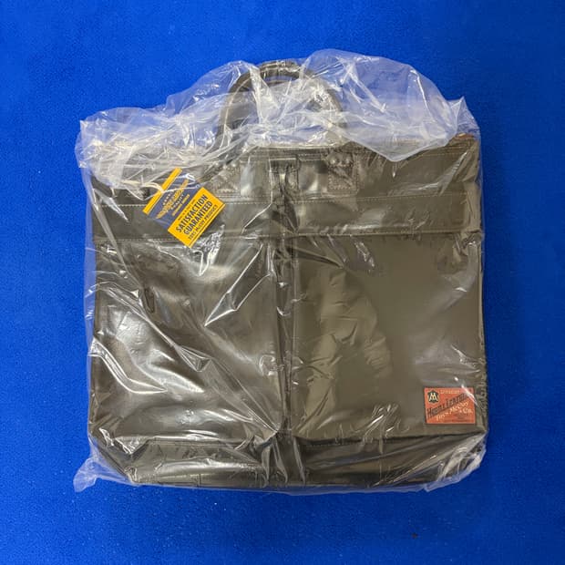 토이즈맥코이 헬멧백 브라운