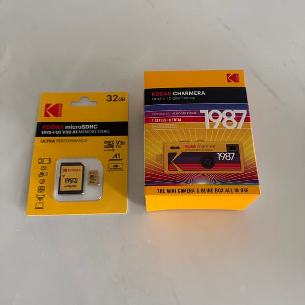 차메라 키체인 디지털 카메라와 코닥 microSDHC 메모리 카드