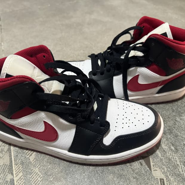 [260] 나이키 조던 1 미드 짐레드 블랙 화이트