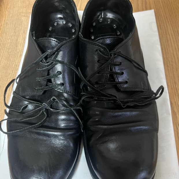 구이디 992 홀스 풀 그레인 더비 블랙 / 42